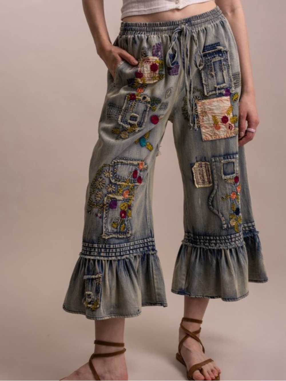 Embroidered Patchwork Ruffle Crop Pants - Gray